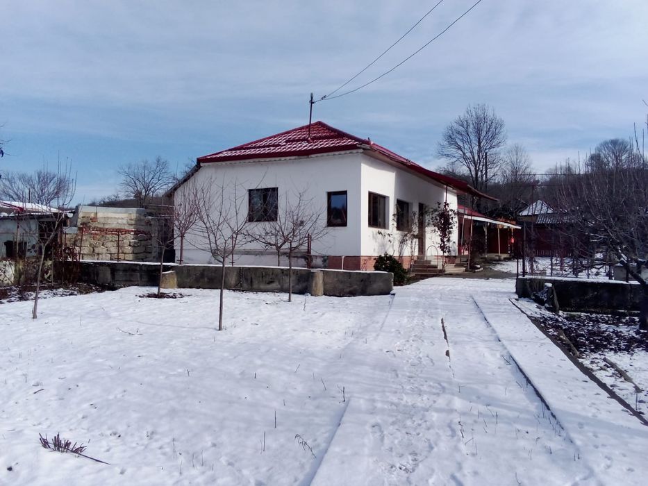 Casă de vânzare la țară