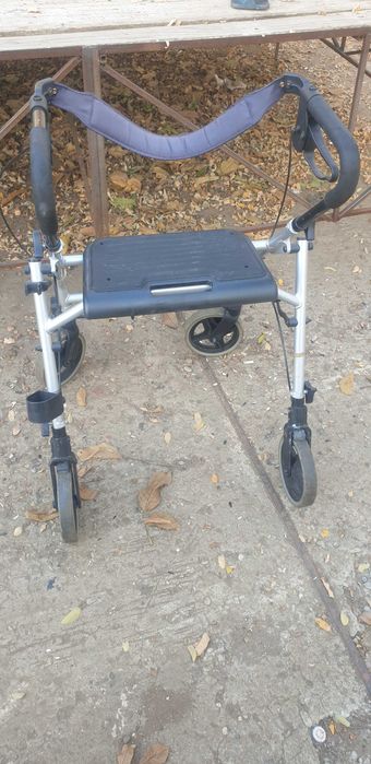 Rolator de mers cu 4 roti, frana, scaun pliabil