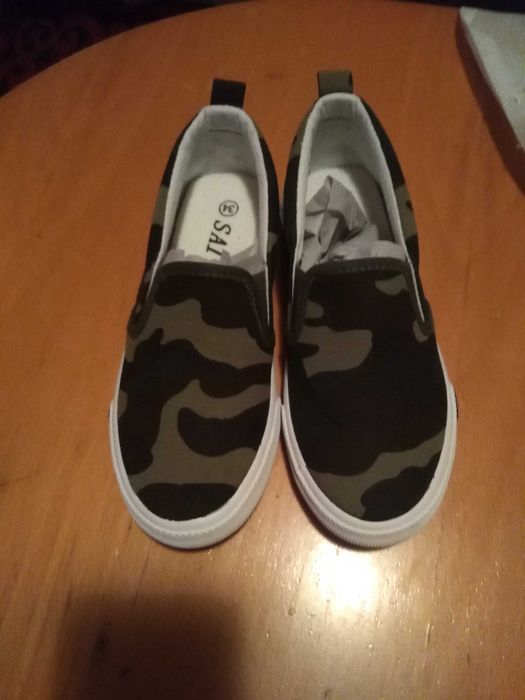 Продавам нови гуменки ,номер 34,умалени са,страхотни олекотени