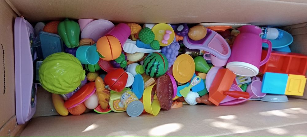 Jucarii din plasti, fructe, legume, etc