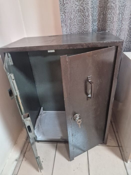 Продам сейф. Толщина 3мм