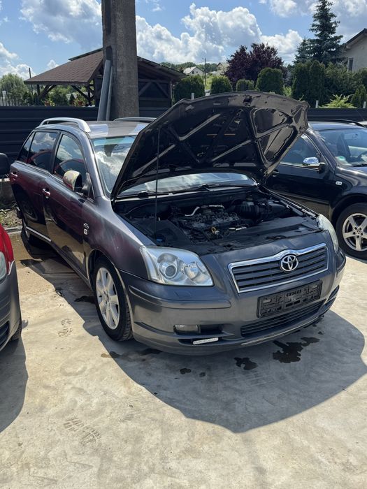Vand întreaga sau dezmembrez Toyota Advensis