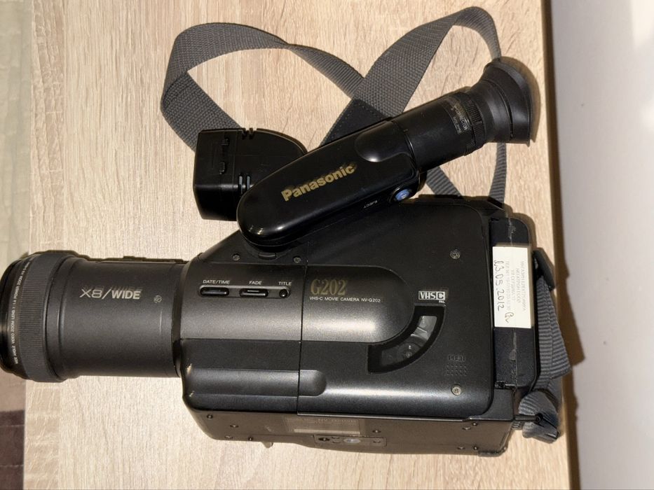 Ретро видеокамера Panasonic NV-G202 (VHS-C) с включена чанта