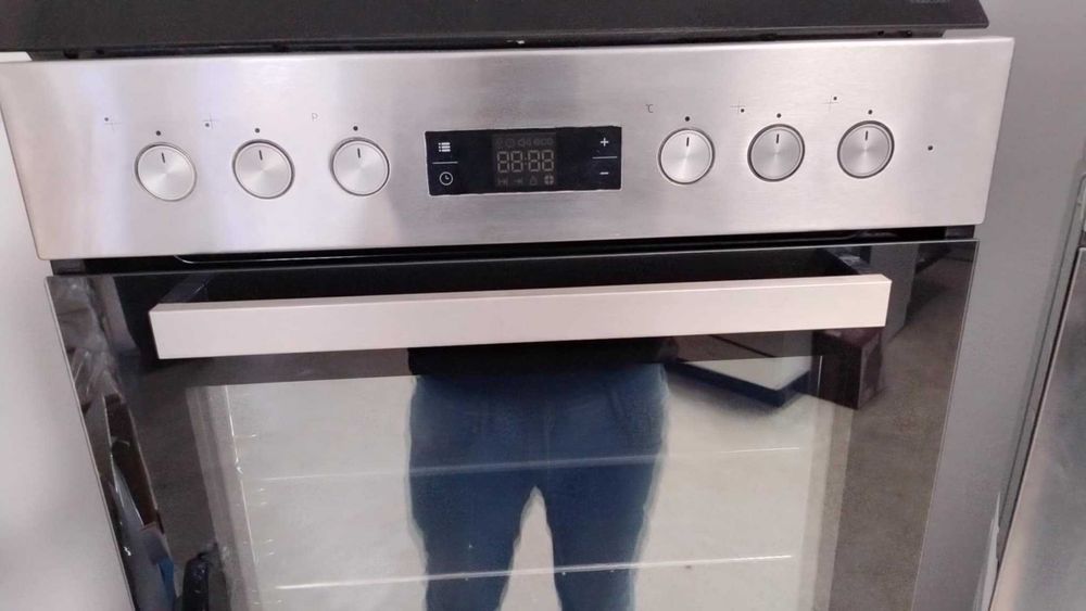 Комплкет Фурна за вграждане + Индукционни котлони Beko-Беко 71 литра