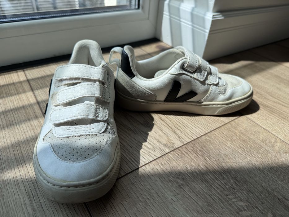 Adidasi copii marimea 31 :Veja si New Balance