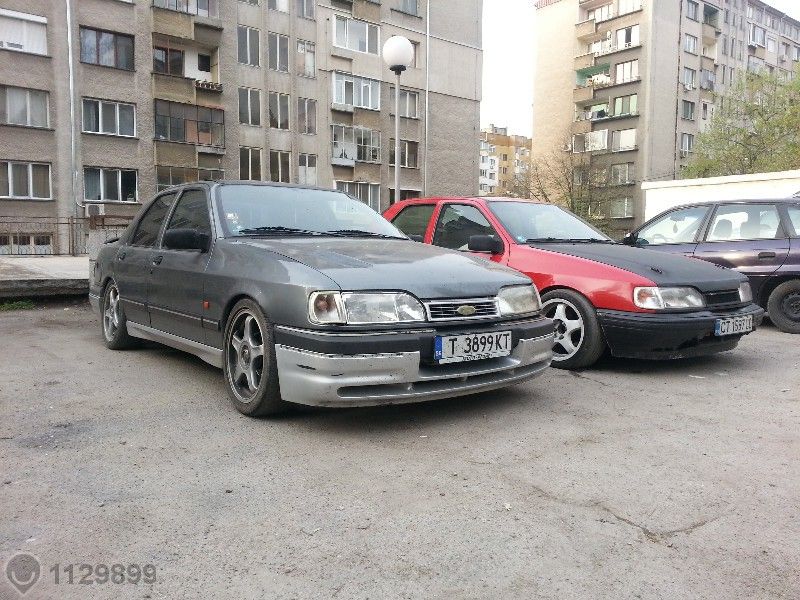 Продавам Форд Сиера 91 година седан на части 3 броя