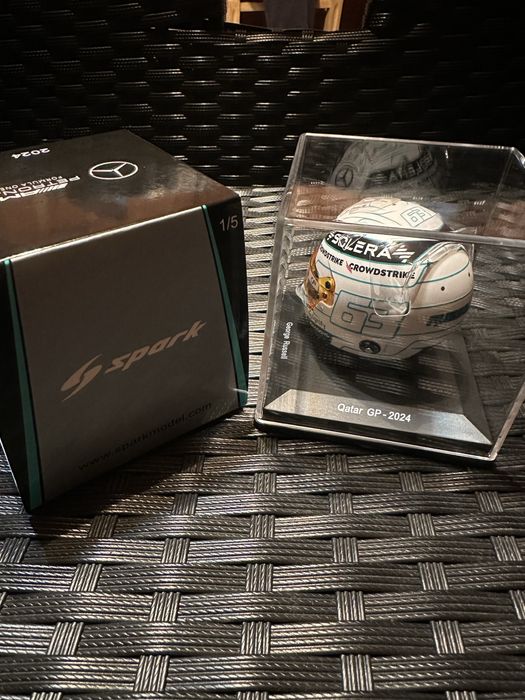 Macheta de coletie 1:5 Scale Casca George Russell Qatar GP 2024