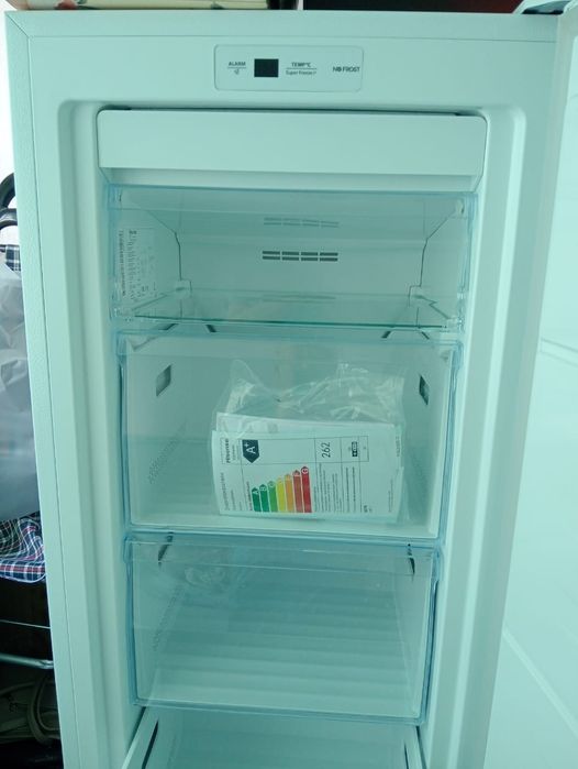 Продам вертикальный морозильник