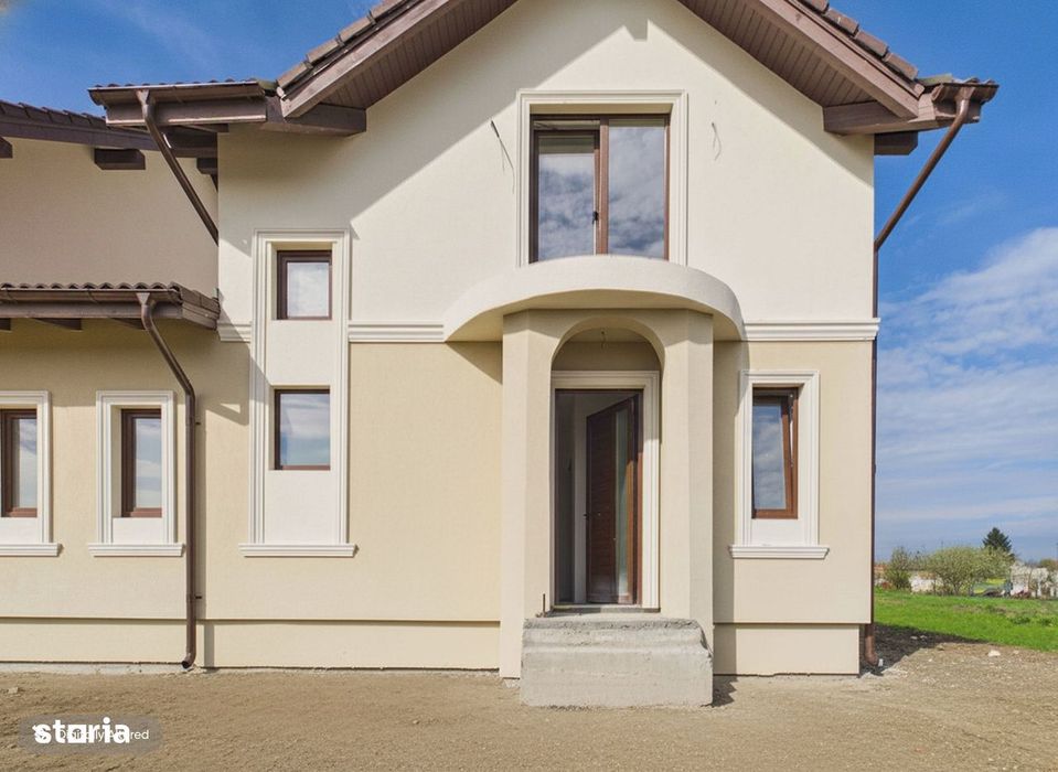 Duplex luminos 101 mp utili, teren 350mp în Covaci