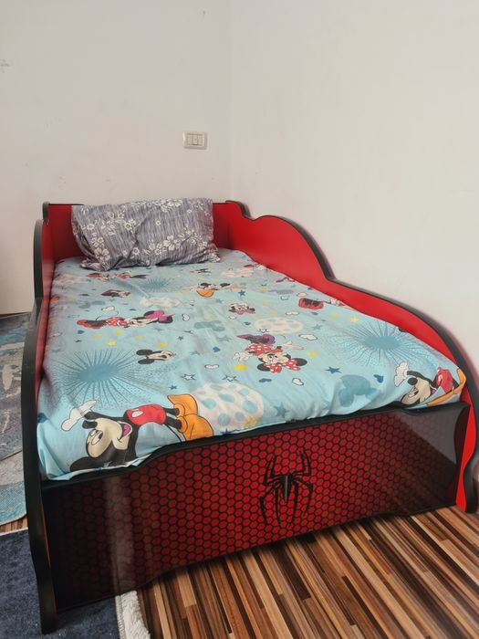 Vând pat copii spiderman