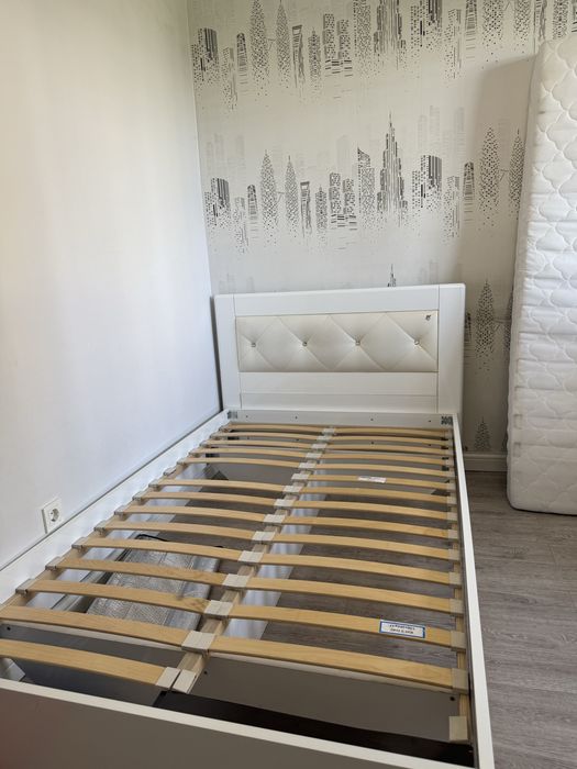 Кровать с ортопедическим матрасом