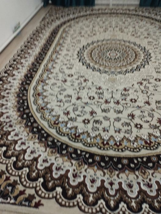 Продается Ковер коричнево-желтый