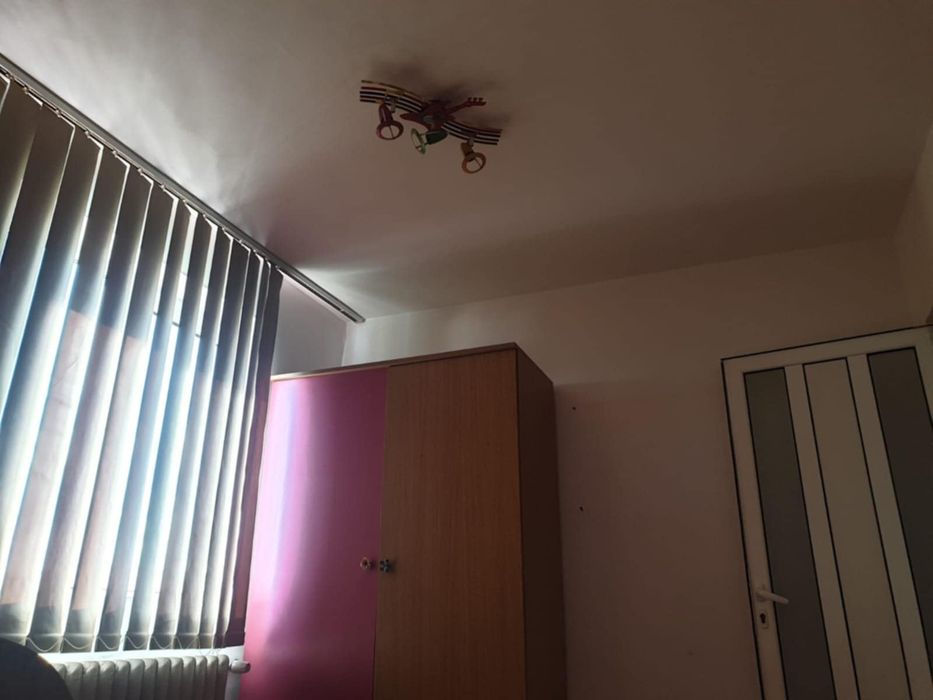 Persoana fizica inchiriez apartament 2 camere decomandate Podul Ros  Emil Racovita
