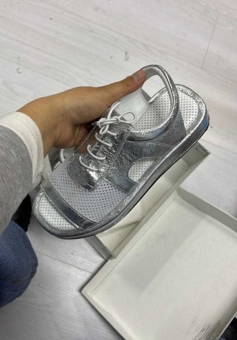 Продам сандалики (босонощки)