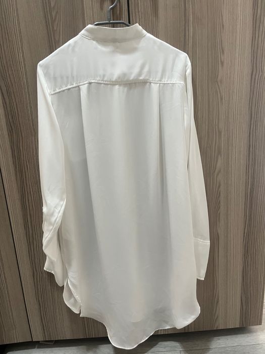 Бели Ризи Bershka, Hm