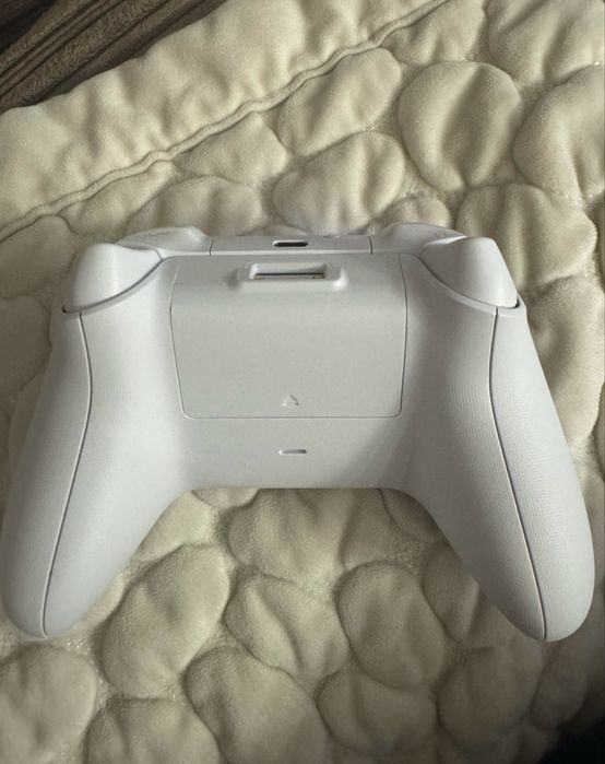 Продам джойстик xbox series s
