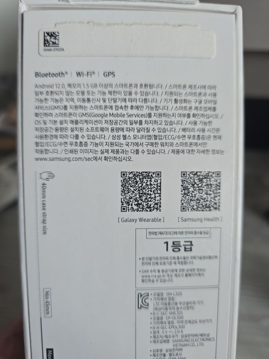 Samsung watch 8. Wi-Fi, Bluetooth, GPS.