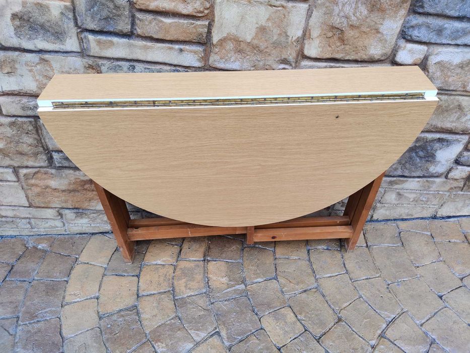 Разтегателна  маса за малки пространства