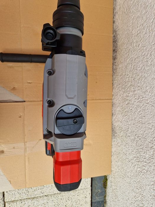 Milwaukee rotopercutor sds max  pe acumulatori