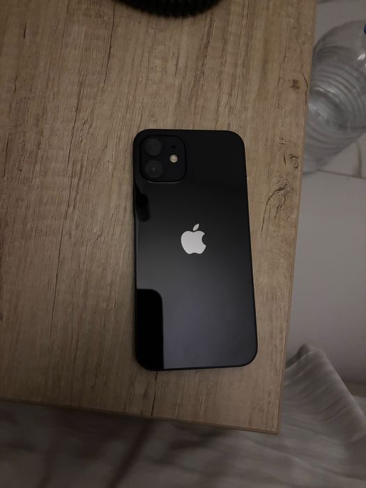 Vand iPhone 12 64gb