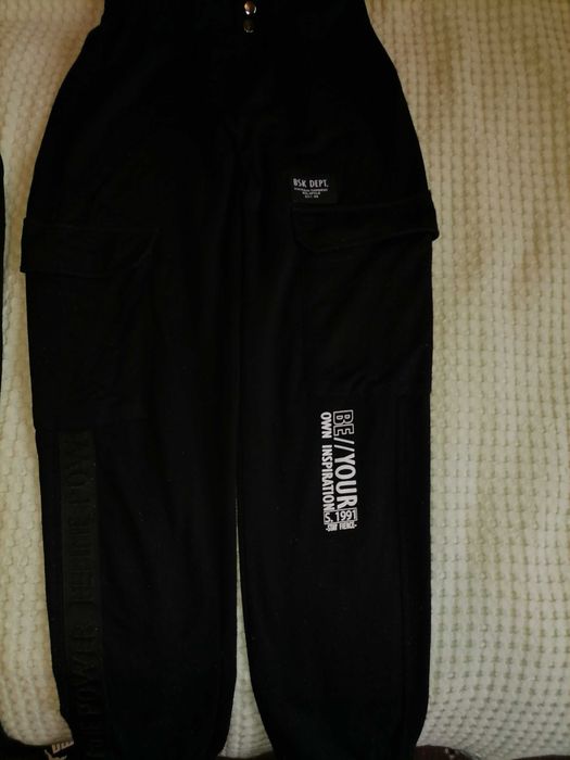 Pantaloni sport berska