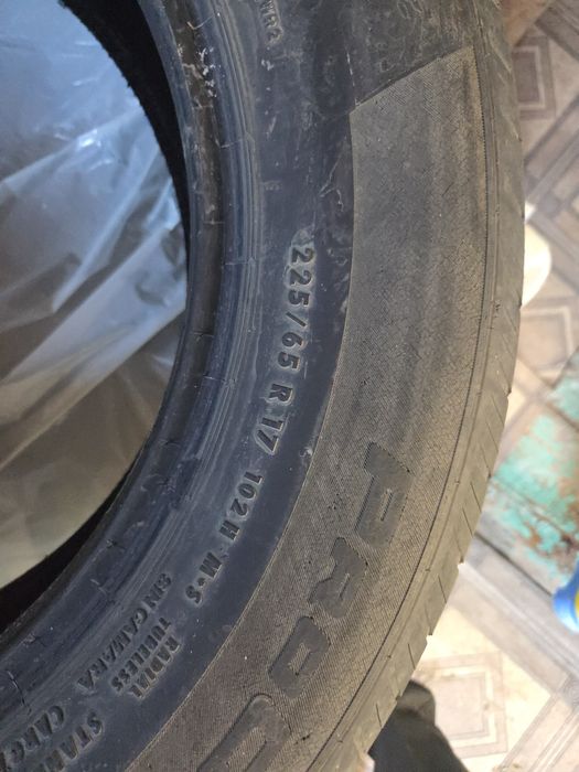 Продам шины 235/65/17