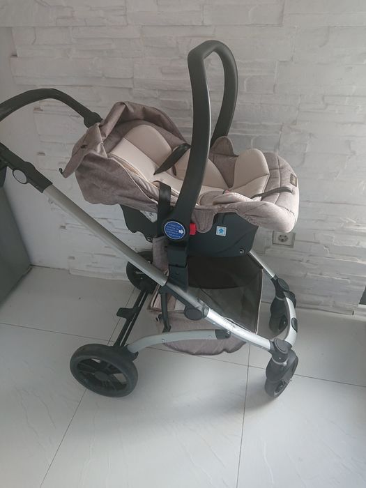 Продавам детска количка