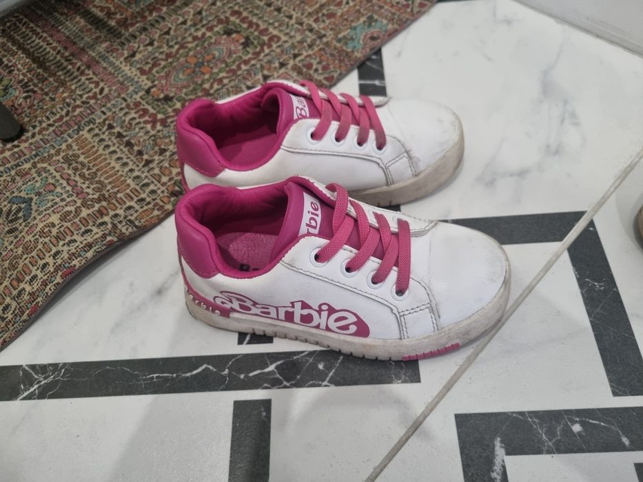 Кроссовки на девочку 25р