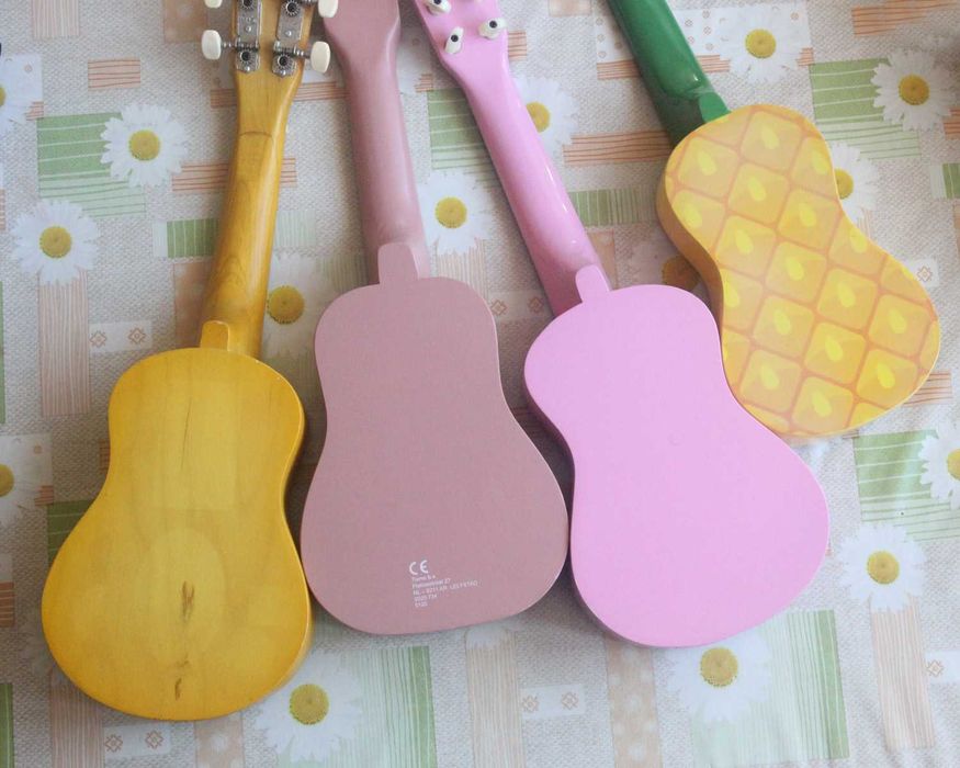 Ukulele Classical - дървени , звучат добре.