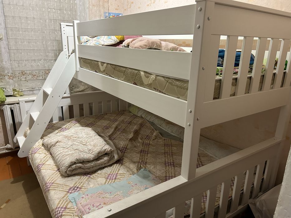 Кровать двухъярусная