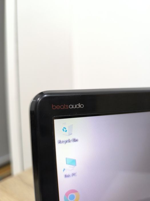 HP Envy 17" i7 8gb 240gb ssd Video Nvidia 2GB