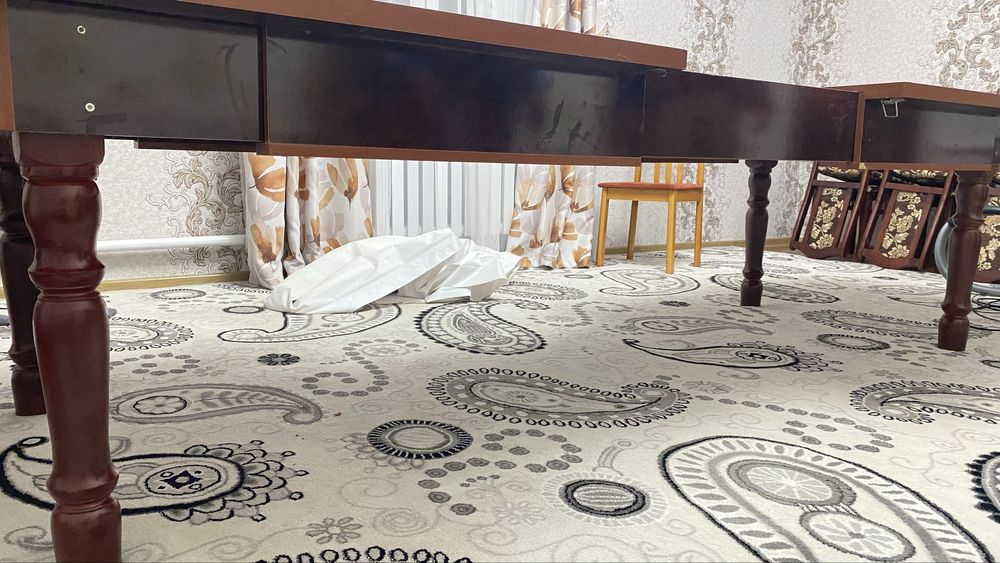 Стол хорошего качество, дерево