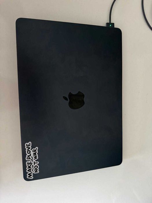 Macbook m2 air 8/256 13inch