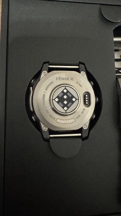 Garmin Fenix 8 amoled safir titan