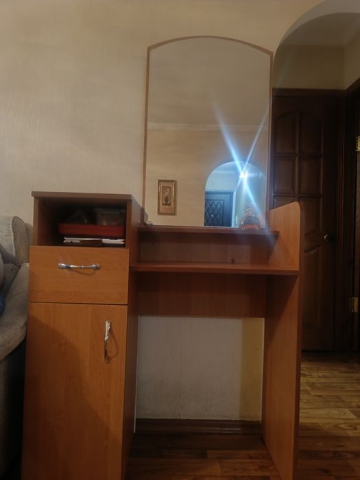 Продам туалетный столик
