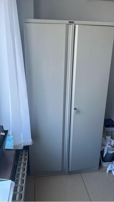 Железный шкаф (сейф)