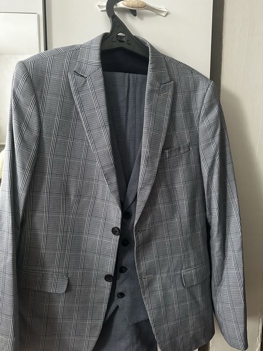 Продам кастюмы молодежные!