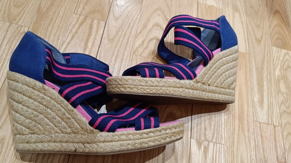 Сандали на платформа H&M