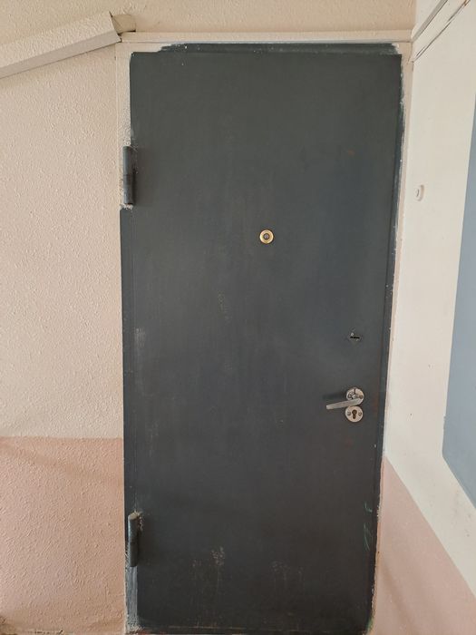 Входная железная дверь