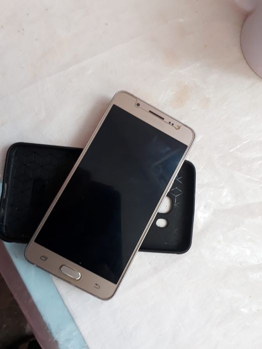 Samsung J5. 16Gb