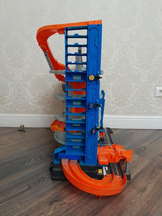 Трек HotWheels с акулой