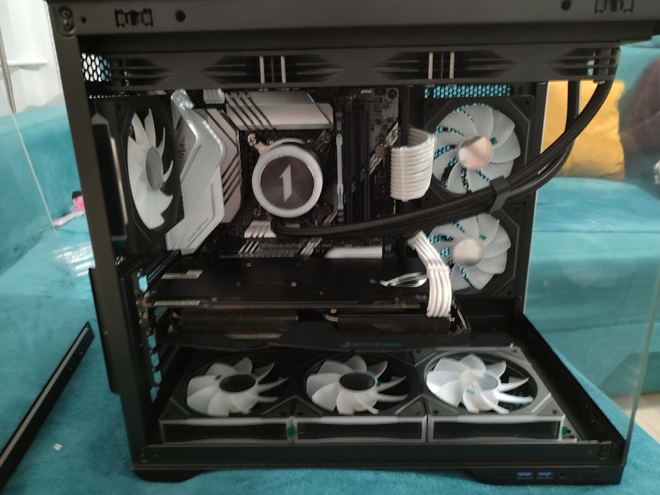 Vând placa video Asus Rog Strix RX 580 8gb  Rgb