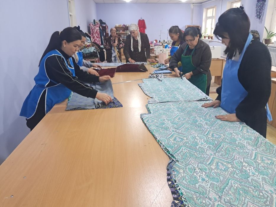 Ayollar uchun kesilgan mato