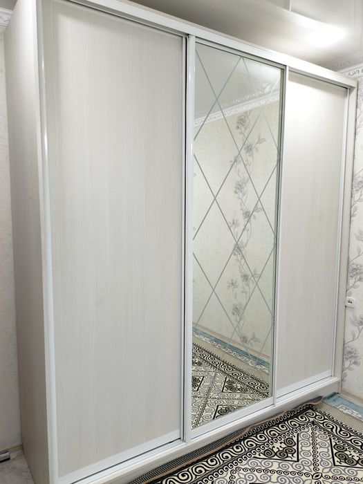 Шифонер-купе продается почтый новым состоянием