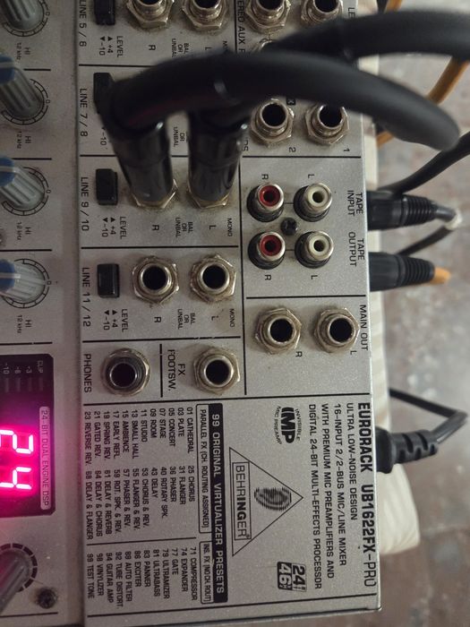 Продавам миксер Behringer UB1622FX-PRO