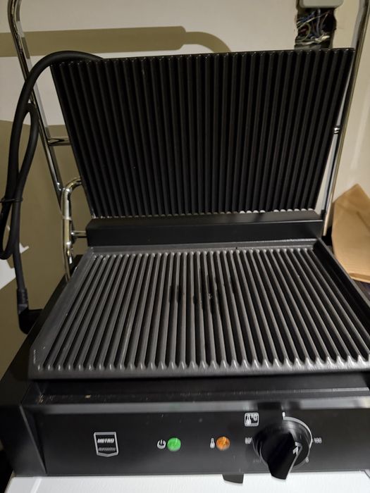 grill negru metro