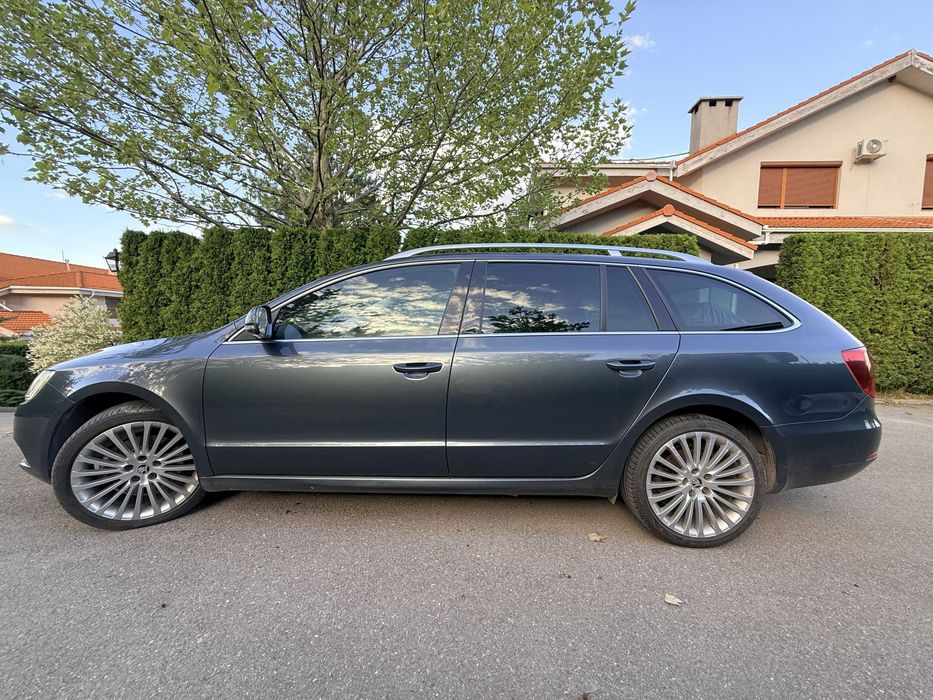 Skoda Superb Combi 4x4  ГАРАЖНА