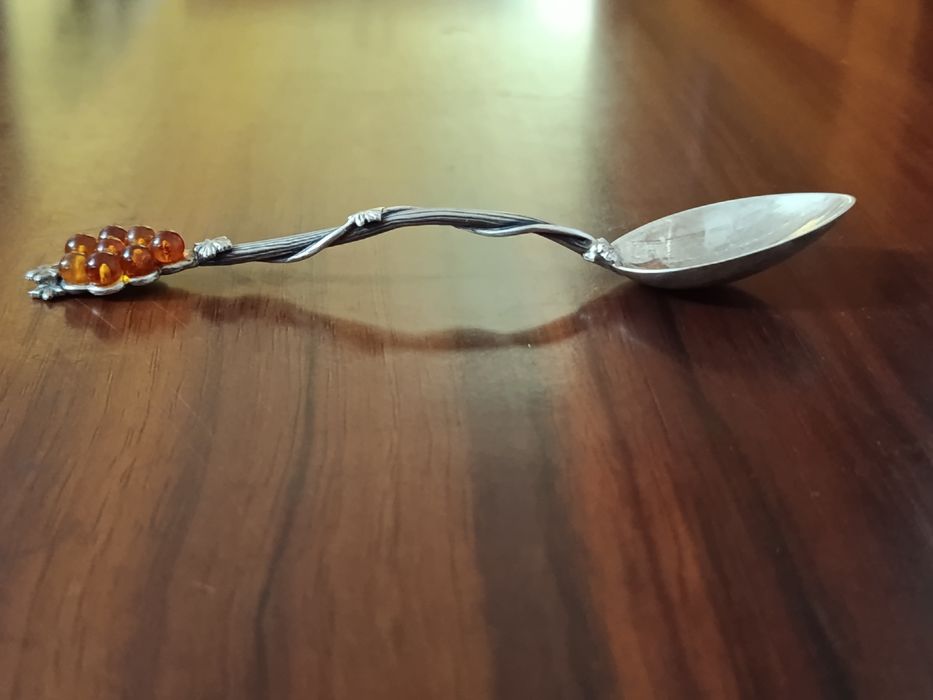 Серебряная чайная ложка с янтарем. СССР