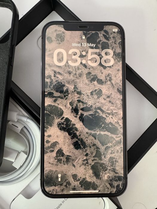 Iphone 12 pro nefolosit de 3 ani