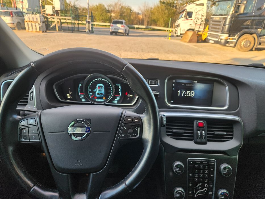Volvo v40 2014 перфектно!!!